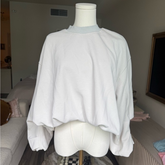 Lululemon Athletica Softstreme
Voluminous-Sleeve Pullover bone White
Women's - Picture 6 of 7